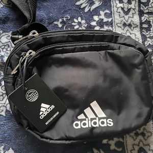 🌸ADIDAS waist pouch🌸NWT